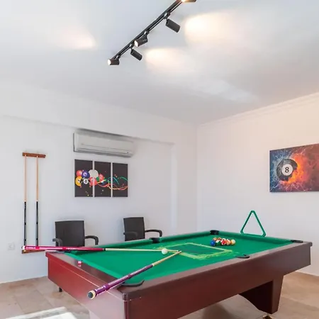 וילה 4 Bedroom *