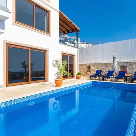 4 Bedroom וילה *