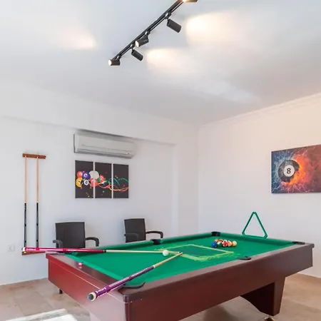 Villa 4 Bedroom - 6532 *
