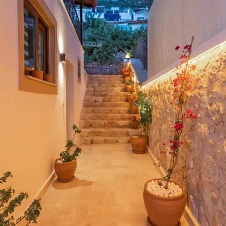 4 Bedroom - 6532 *