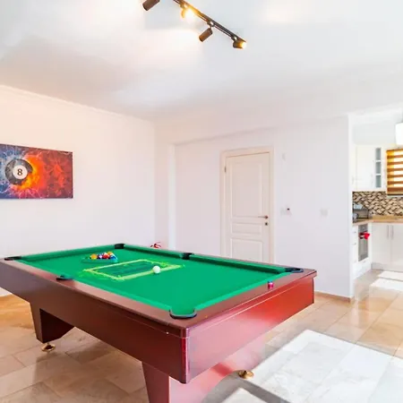 4 Bedroom - 6532