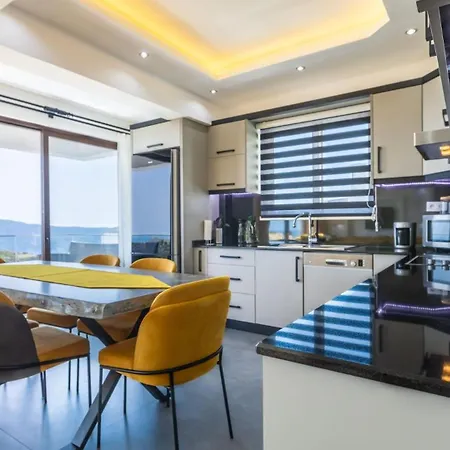 4 Bedroom - 6532 Villa