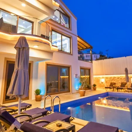 4 Bedroom - 6532 *