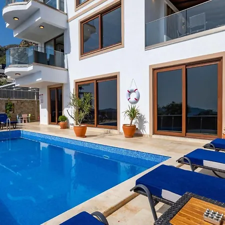 4 Bedroom - 6532 *