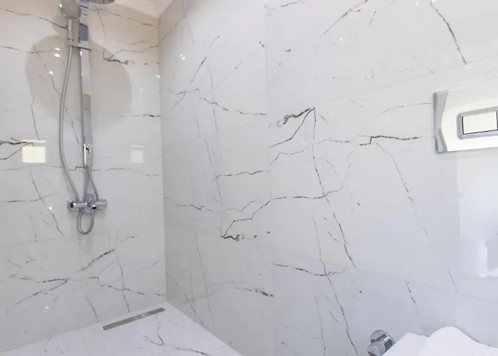 4 Bedroom - 6532 Villa