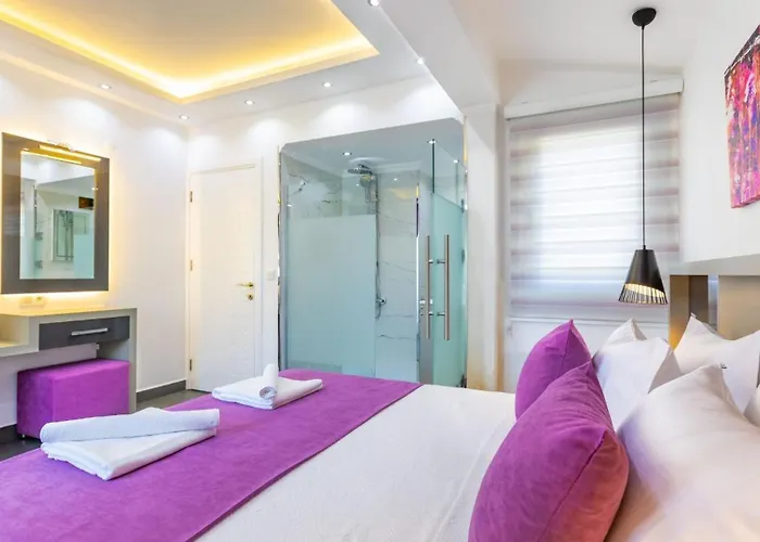 4 Bedroom - 6532 Villa *