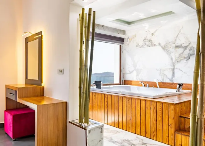 Villa 4 Bedroom - 6532 *