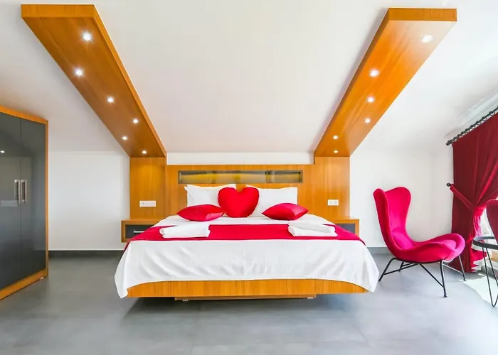 Villa 4 Bedroom - 6532 *