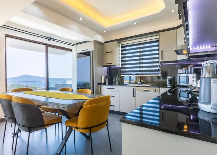 4 Bedroom - 6532 Villa