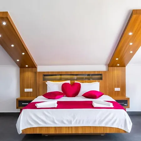 Βίλα 4 Bedroom