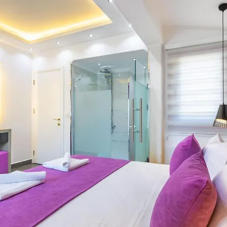 4 Bedroom Βίλα *