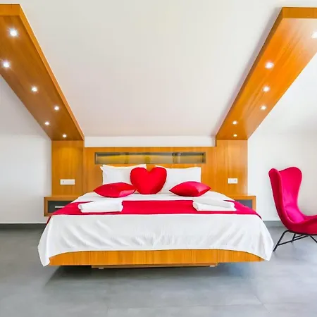 Βίλα 4 Bedroom *