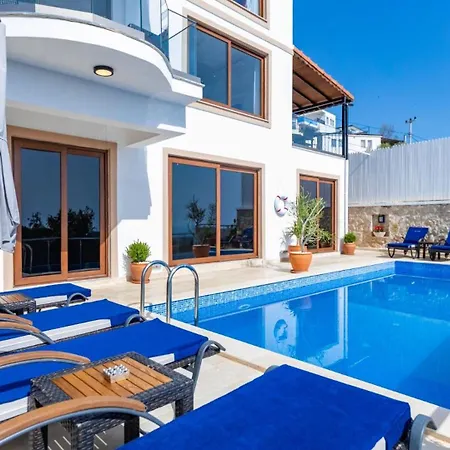 Βίλα 4 Bedroom *