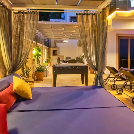 Βίλα 4 Bedroom
